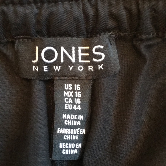Sophisticated and elegant black cotton capris by Jones New York! - Picture 14 of 16